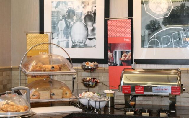 Country Inn & Suites By Radisson, Toronto Mississa