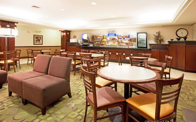 Country Inn & Suites by Radisson, Garden City, KS