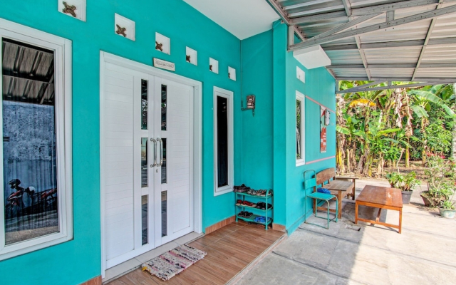 OYO 92521 Guest House Inayah Syariah