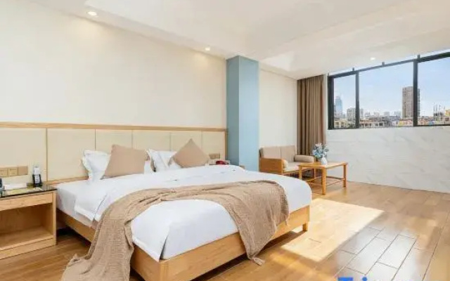 Haikou Riguang Coast Hotel (Meiyuan Road No.4 Middle School High School Branch)