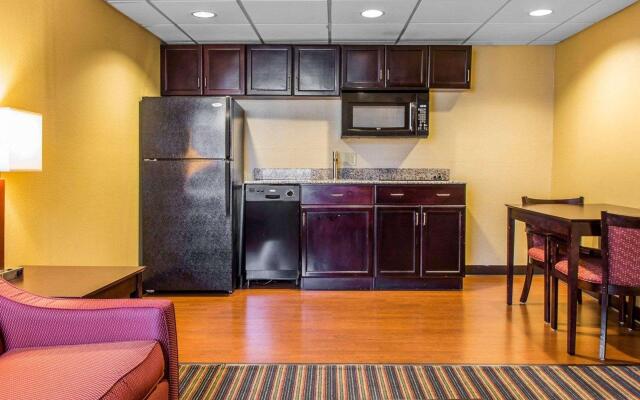 Comfort Inn & Suites East Hartford - Hartford