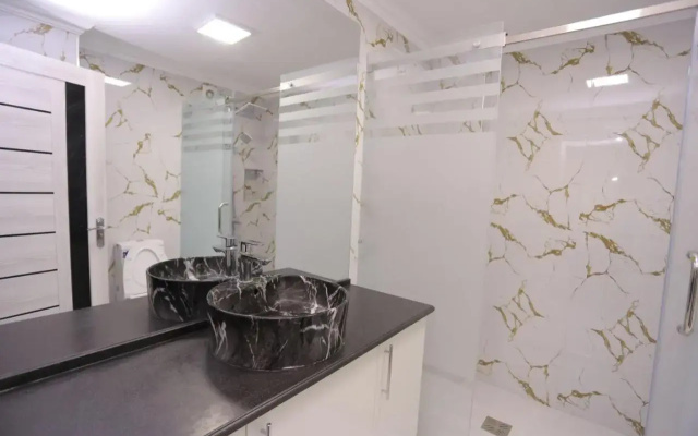 Luxury 2 bedrooms apartment walking distance from Gur-Emir