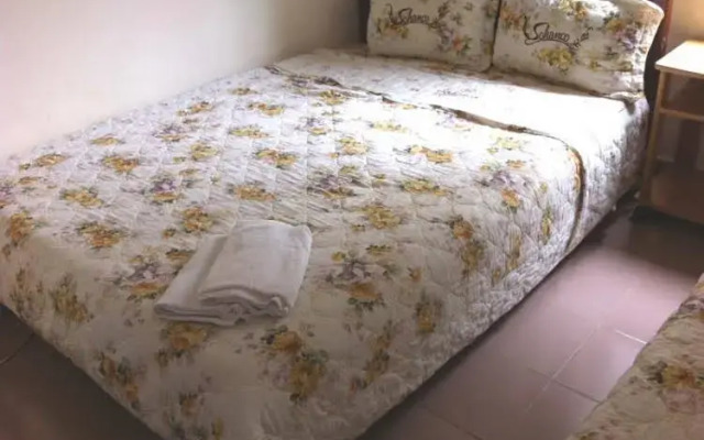Khách sạn Quỳnh Anh