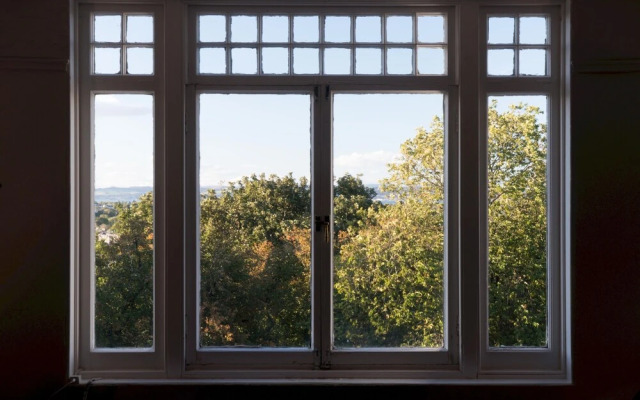 Queen St: Superb Penthouse Flat W/roof Terrace