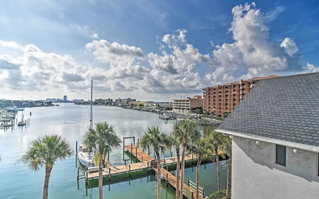 2 Blocks to Clearwater Beach: Walkable Coastal Gem