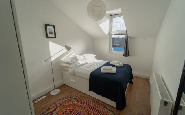 Modern 1 Bedroom Flat With Balcony Off Brixton Road