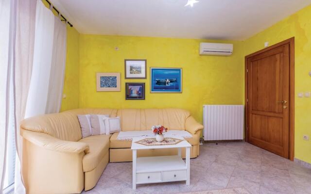 Amazing Home in Cizici With Wifi and 1 Bedrooms