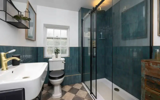 Host Stay Blue Boho at Bristol Gardens