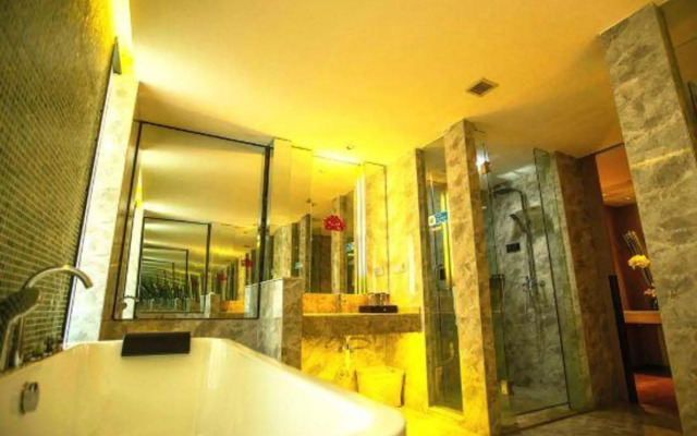 Jiayan Xintianli Hotel