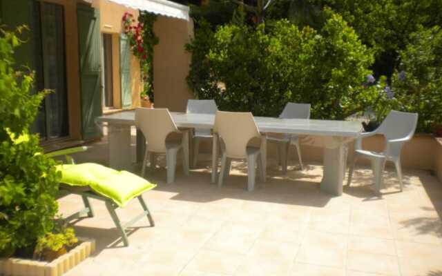 Villa With 4 Bedrooms in Trets, With Wonderful Mountain View, Private