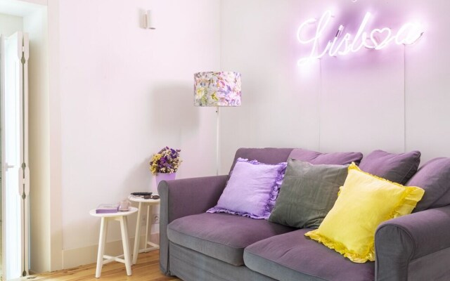 ALTIDO Chic 1BR Apt w/balcony close by Graça Viewpoint & tram stops