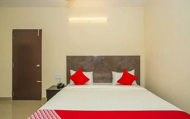 OYO 19524 Maruthi Home Stays 2