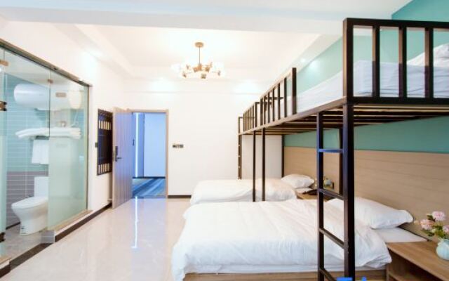 Luoyang hummingbird E-sports Hotel