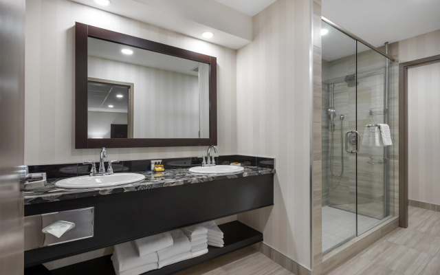 Best Western Plus Port O'Call Hotel