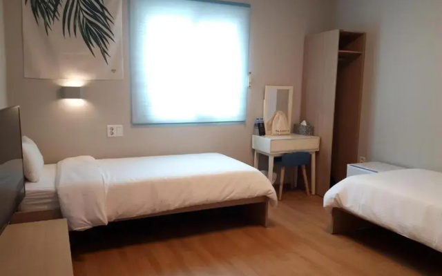 Uniqstay Hostel and Suite