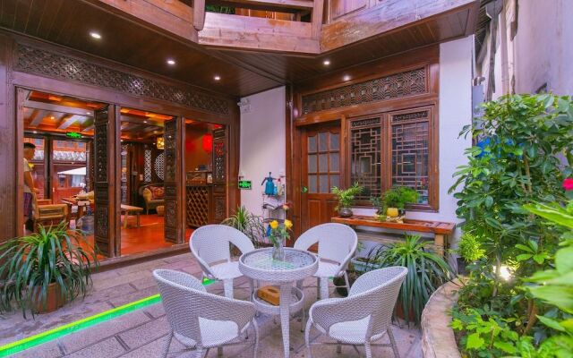 Lijiang Muyunju Inn