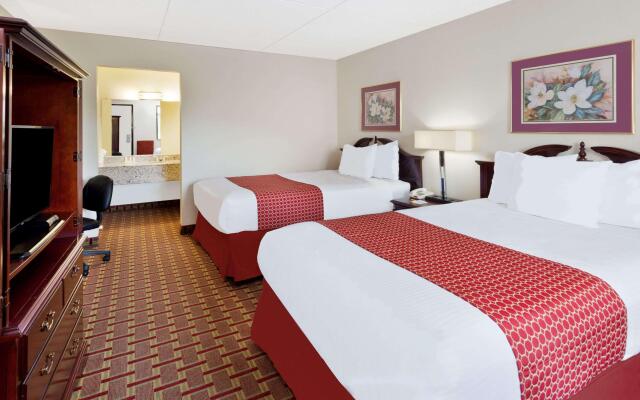 Hotel Bo, Days Inn by Wyndham Chattanooga Downtown