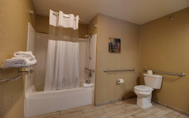 Best Western Harbour Pointe Lakefront