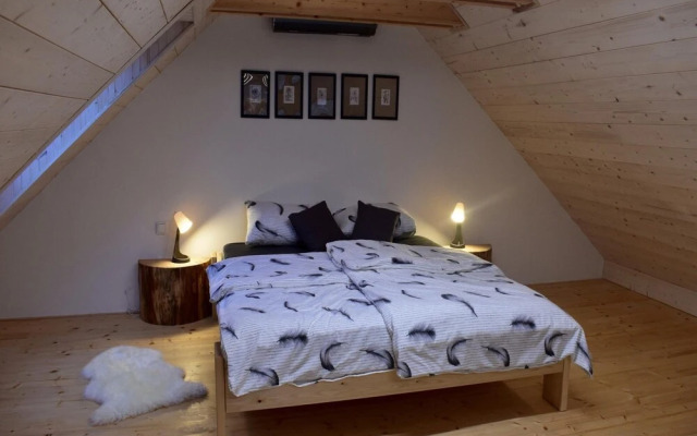 Apartment Near Pernstejn Castle in Smrcek