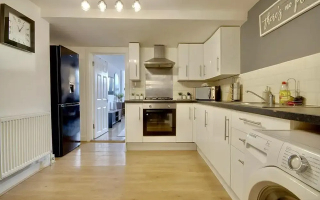 Southsea Apartment-Parking-Pool-Hot tub