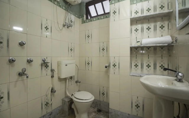 Maitreya Guest House By OYO Rooms