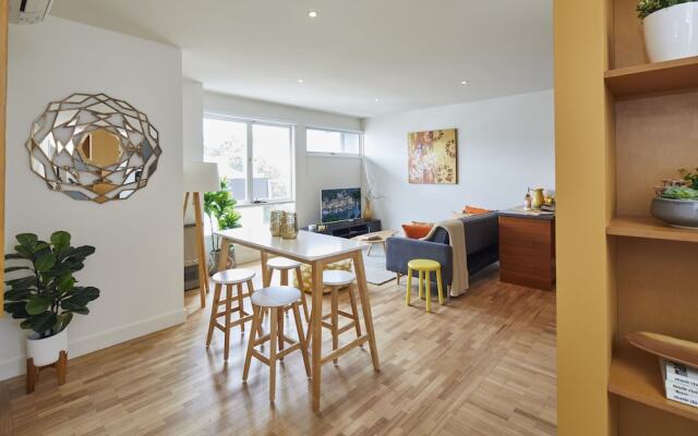 Spacious Carlton 1 bedroom Apt With Secure Parking