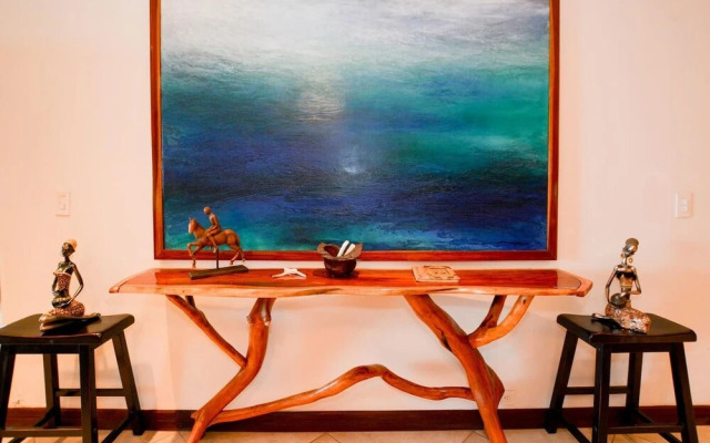 Luxury 2 bedroom condo with ocean view - Few steps from beach