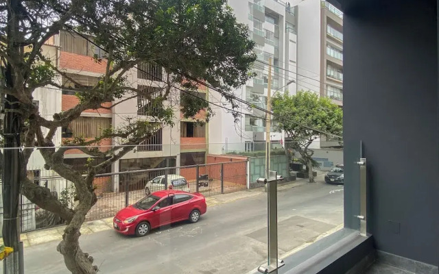 Liven in Miraflores by Wynwood House