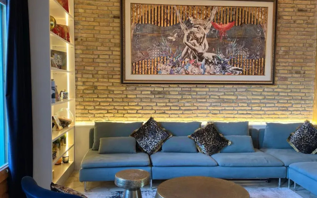 The Avenue 2BR Luxury Unit in Diagonal Ave