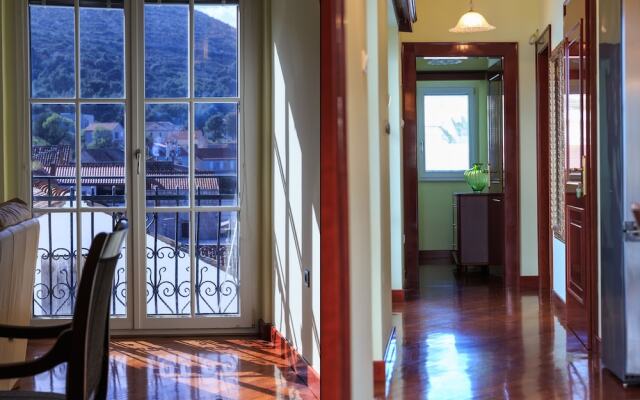 Apartments Donna with Sea View