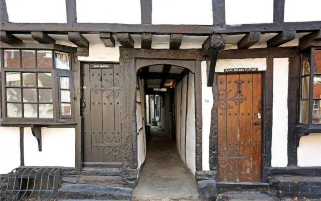 Henry VIII Cottage