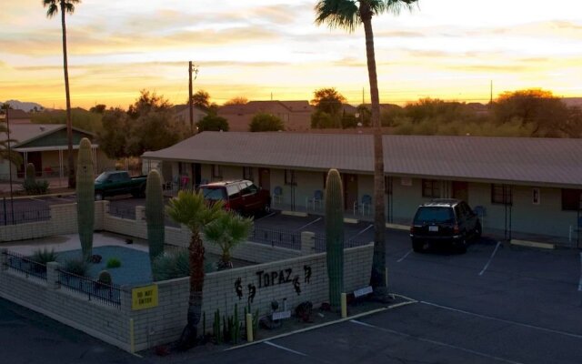 Topaz Inn & Suites
