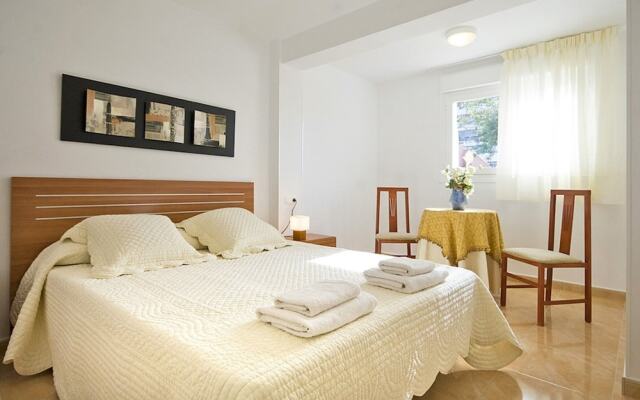 Villa - 6 Bedrooms with Pool and WiFi - 105005