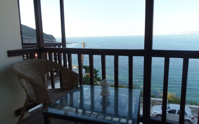 Studios Milos Skopelos-Where the Sea Meets the Sky