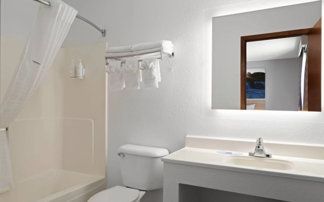 Days Inn by Wyndham Jamestown