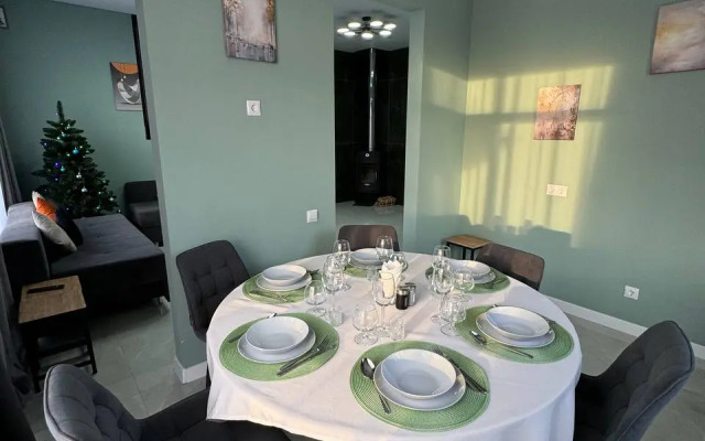 Коттедж "Небо" с подогреваемым бассейном и сауной