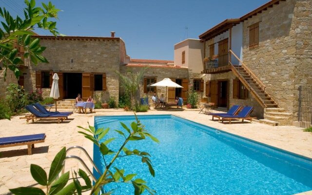 Porfyrios Country House