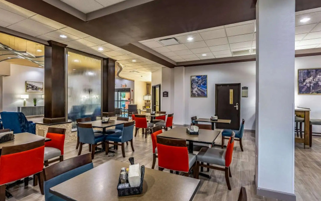 Отель Holiday Inn Express & Suites Lexington