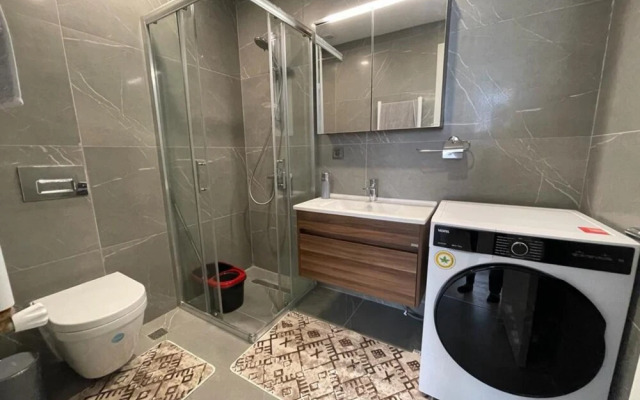 Business-friendly Flat With Central Location in Fikirtepe