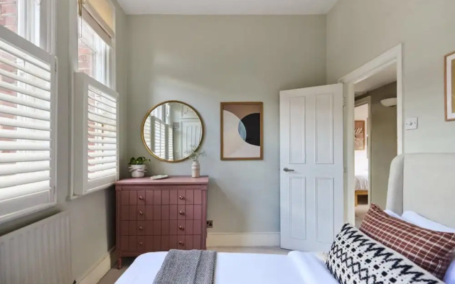 The Putney Classic - Trendy 2bdr Flat