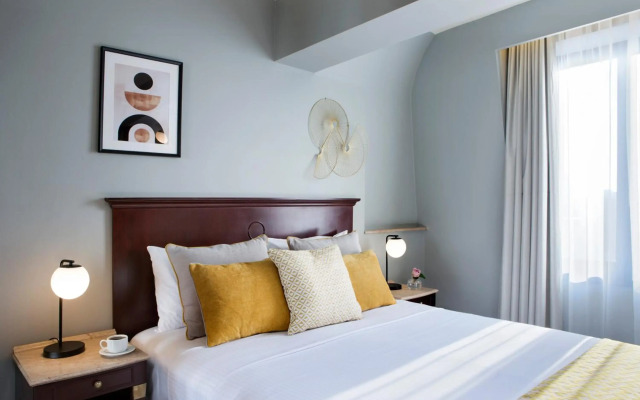 Zeus Essence Bucharest Venezia