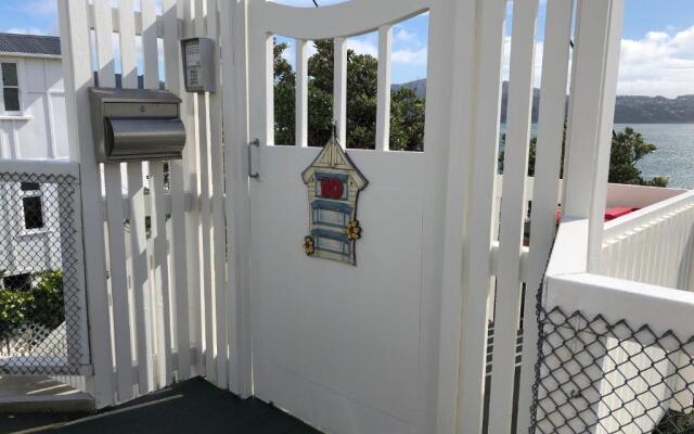 Private Luxurious Studio w Outdoor Living & Views!