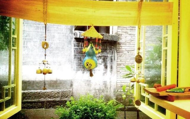 Migratory Bird In Fenghuang Inn
