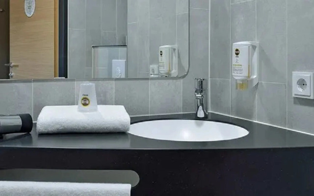 B&B HOTEL Wuppertal-City