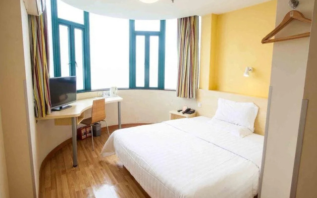 7Days Premium Zhongshan Tanzhou Town Market Central Branch