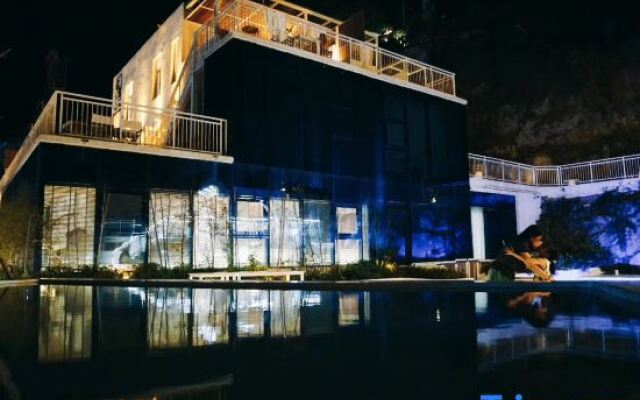 Left Home Seasky House