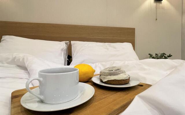 Сутки как дома на улице Сакко и Ванцетти 77