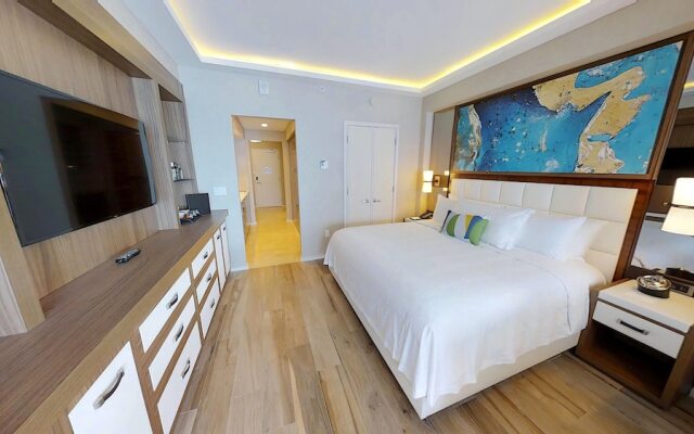 Beachfront Condo in Central Beach