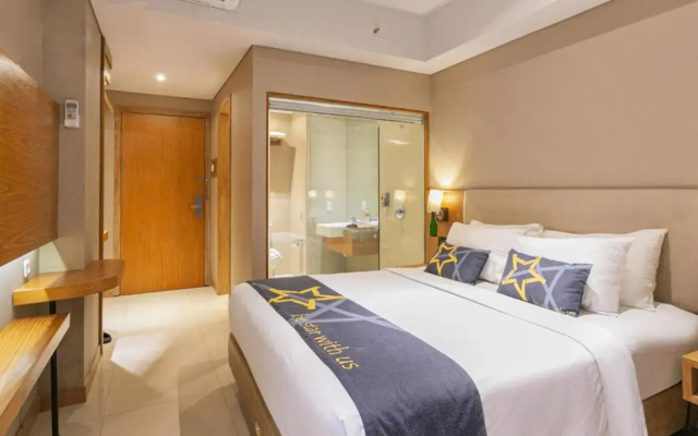 Yellow Star Ambarukmo Hotel