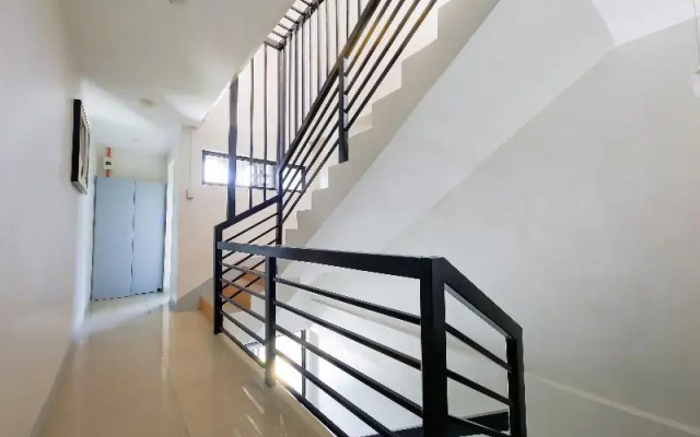 Dona Aurora Condotel by Oyo Rooms